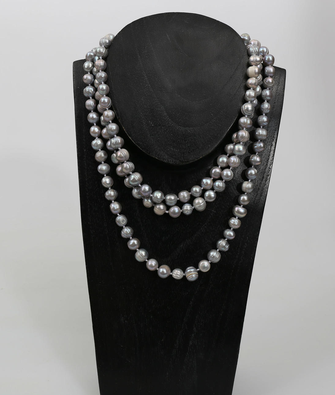 HALSBAND, grå sötvattenspärlor.