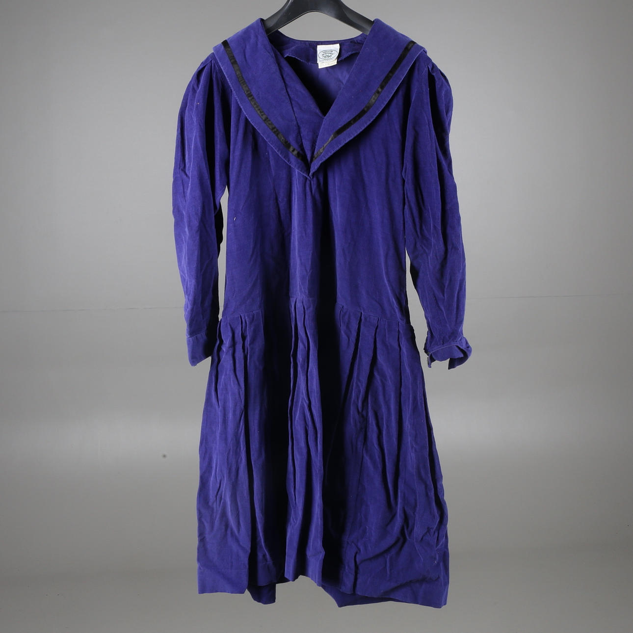 KLÄNNINGAR, 4 st, samt KOFTA, Laura Ashley.