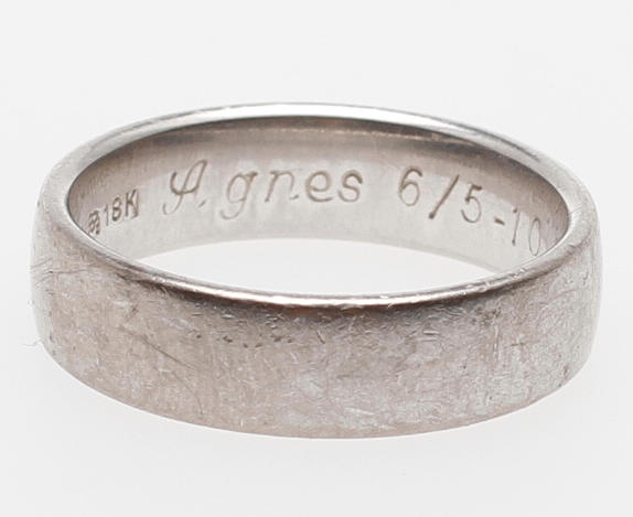 RING, 18k guld, vikt ca 9,8 gram.