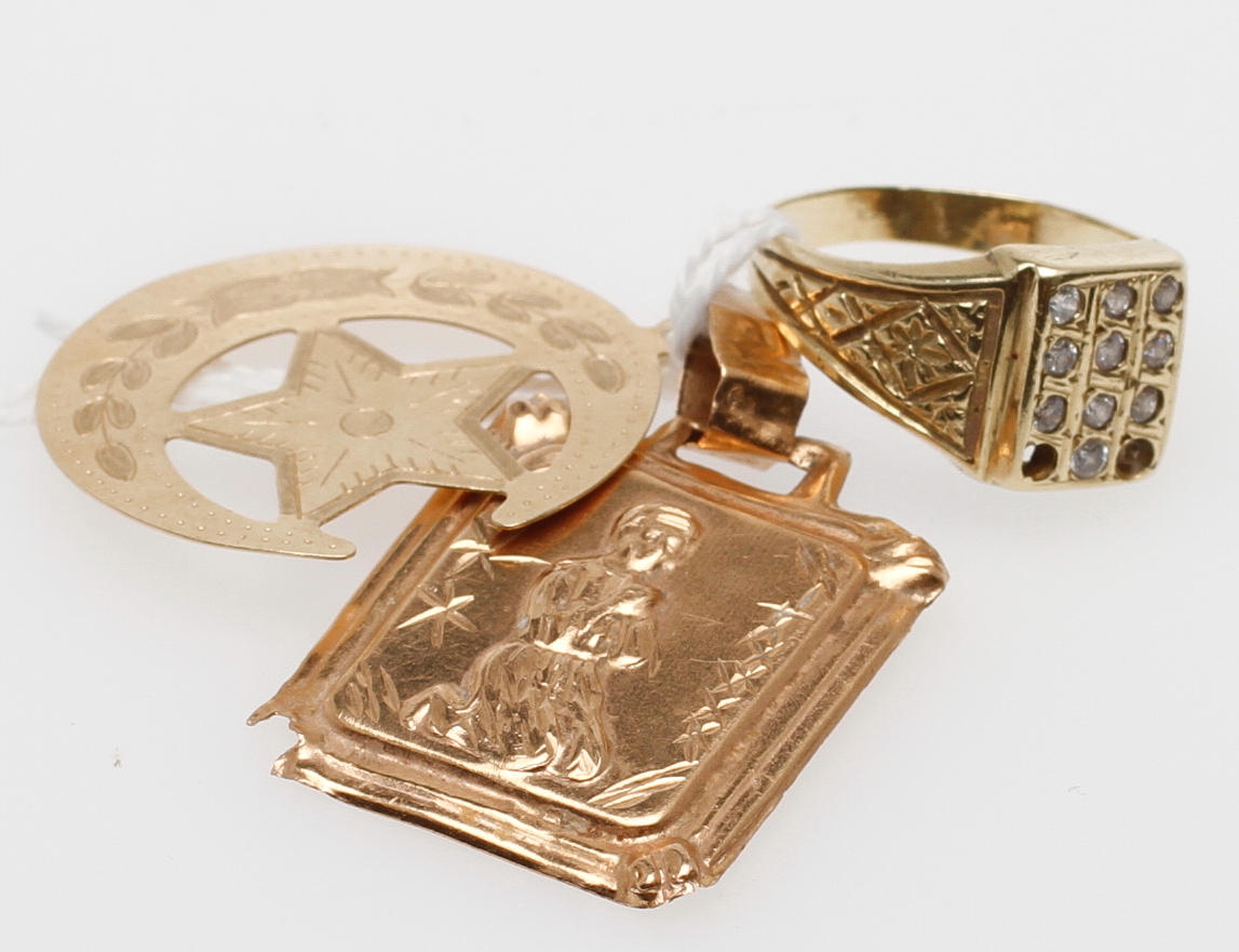 PARTI GULDSKROT, 3 delar, 14k guld, vikt ca 8,6 gram.