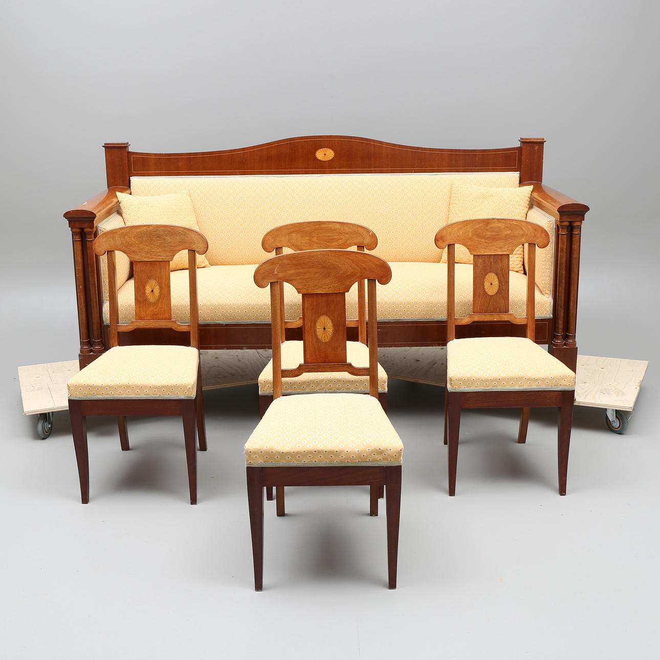 SOFFA samt STOLAR, 4 st, empirstil, 1800/1900-tal.