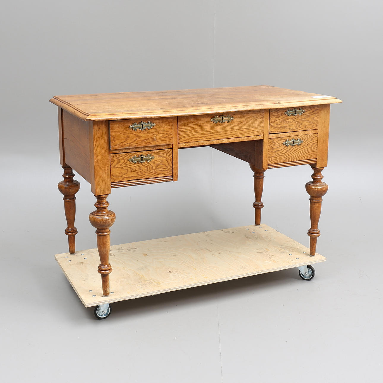 SKRIVBORD, nyrenässans, sent 1800-tal.