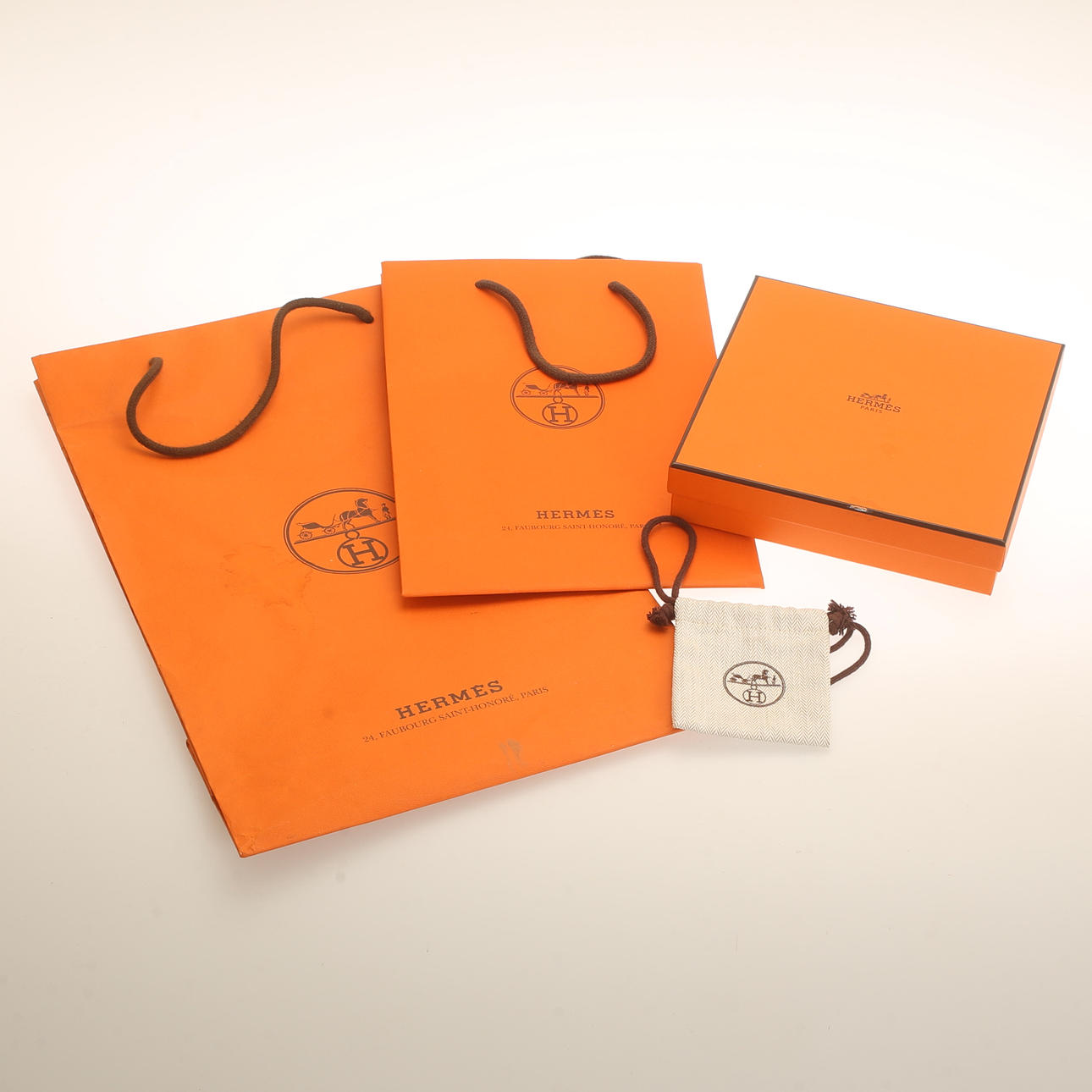 HERMÈS, embalaje original, 4 piezas, París.