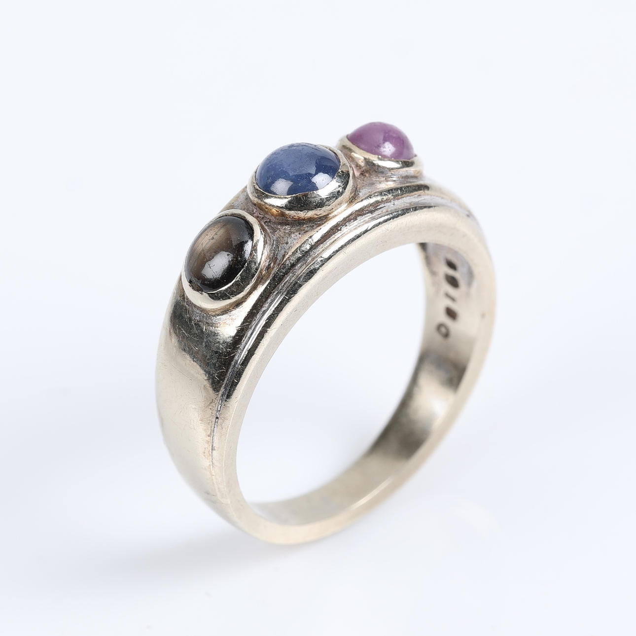 RING, 14K guld, Stjärnsafirer.