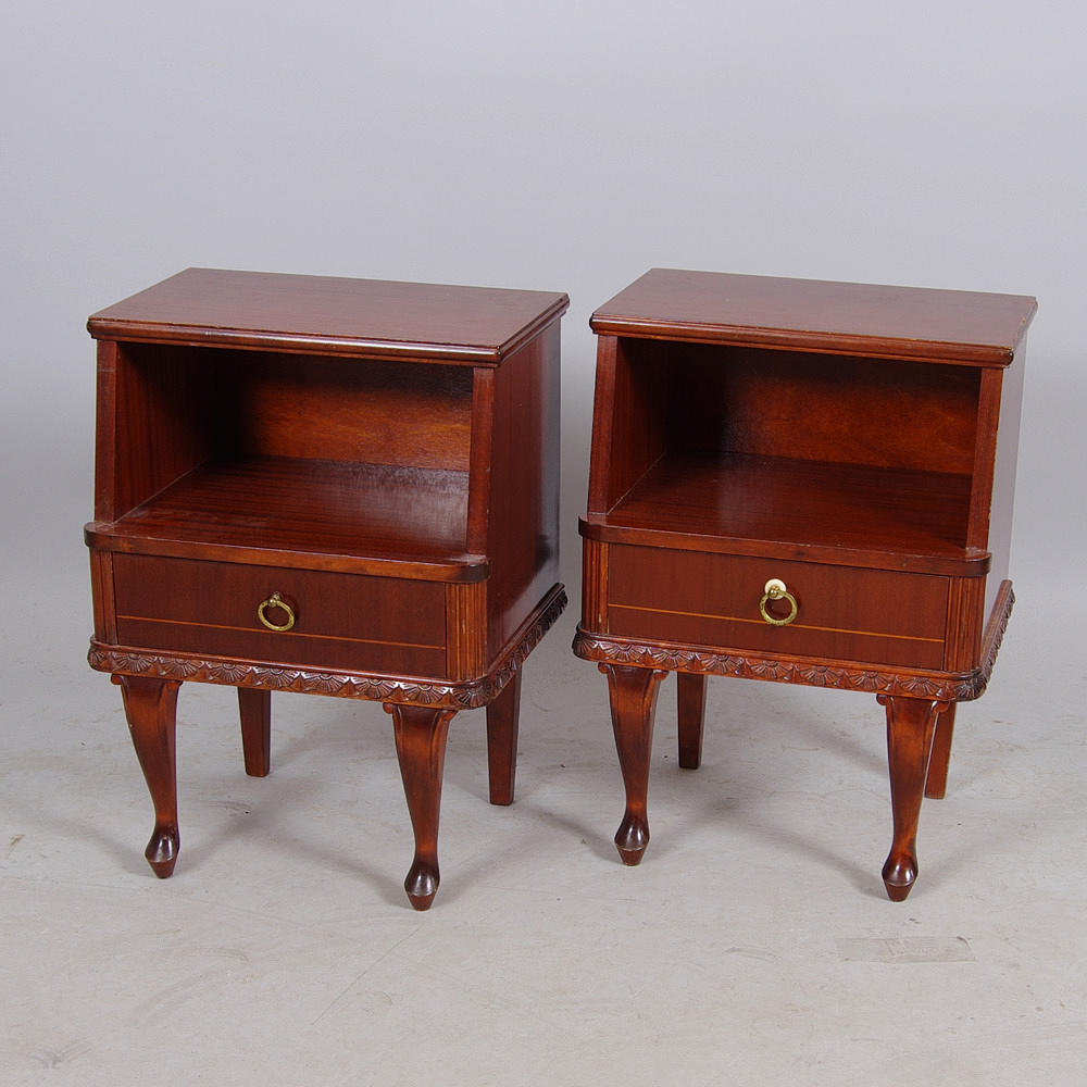 SÄNGBORD, 1 par, mahogny, rokokostil.