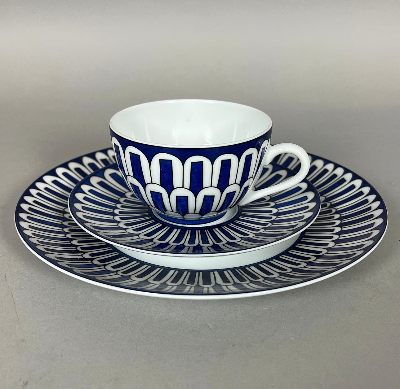 HERMÈS, BLEUX D'AILLEURS.