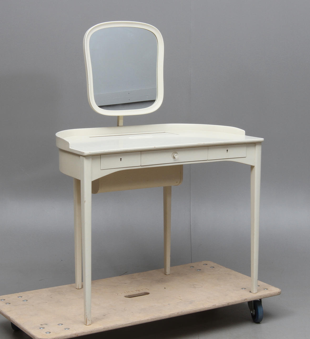 SMINKBORD, "Birgitta", Carl Malmsten, Bodafors.