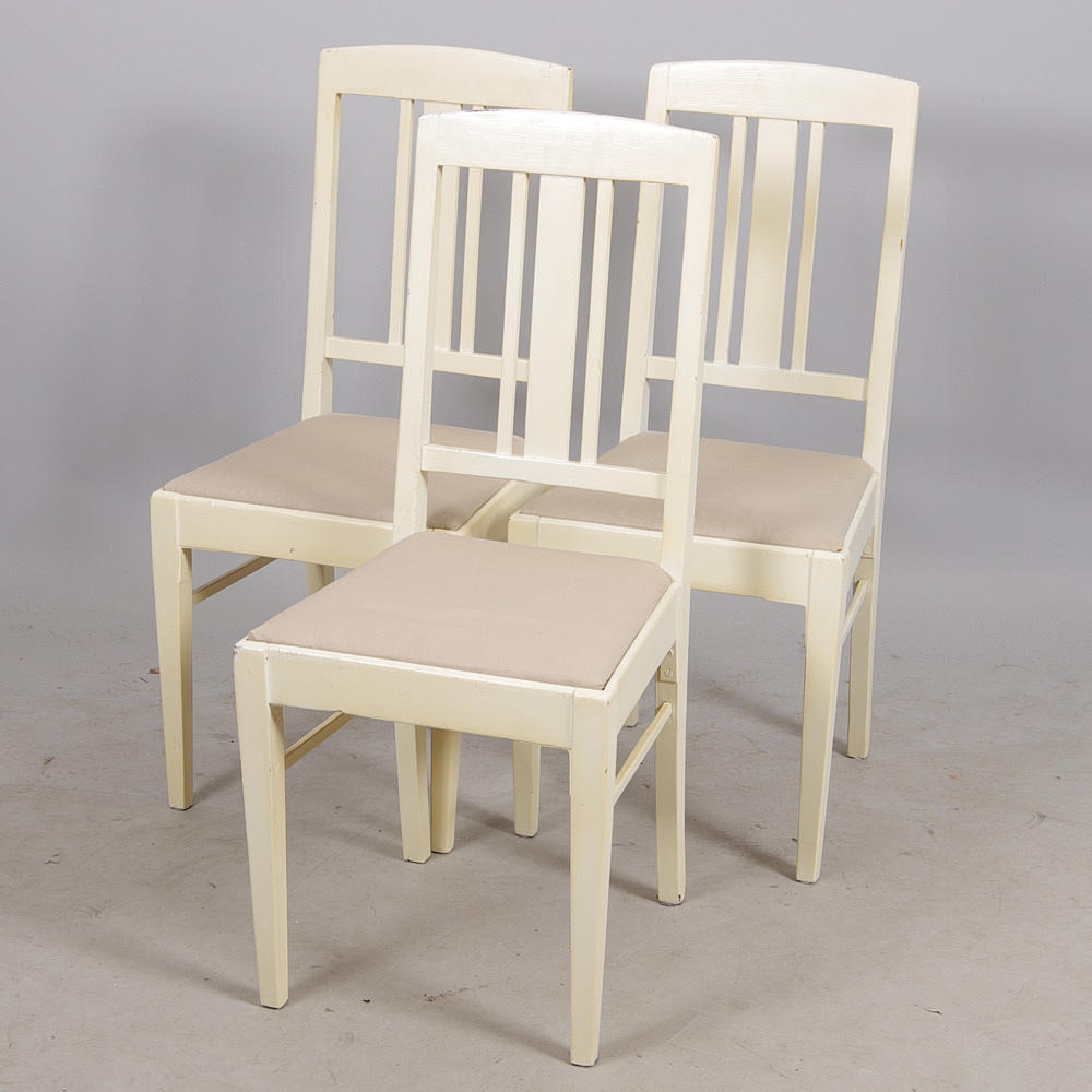 STOLAR, 3 stycken, vitmålade.