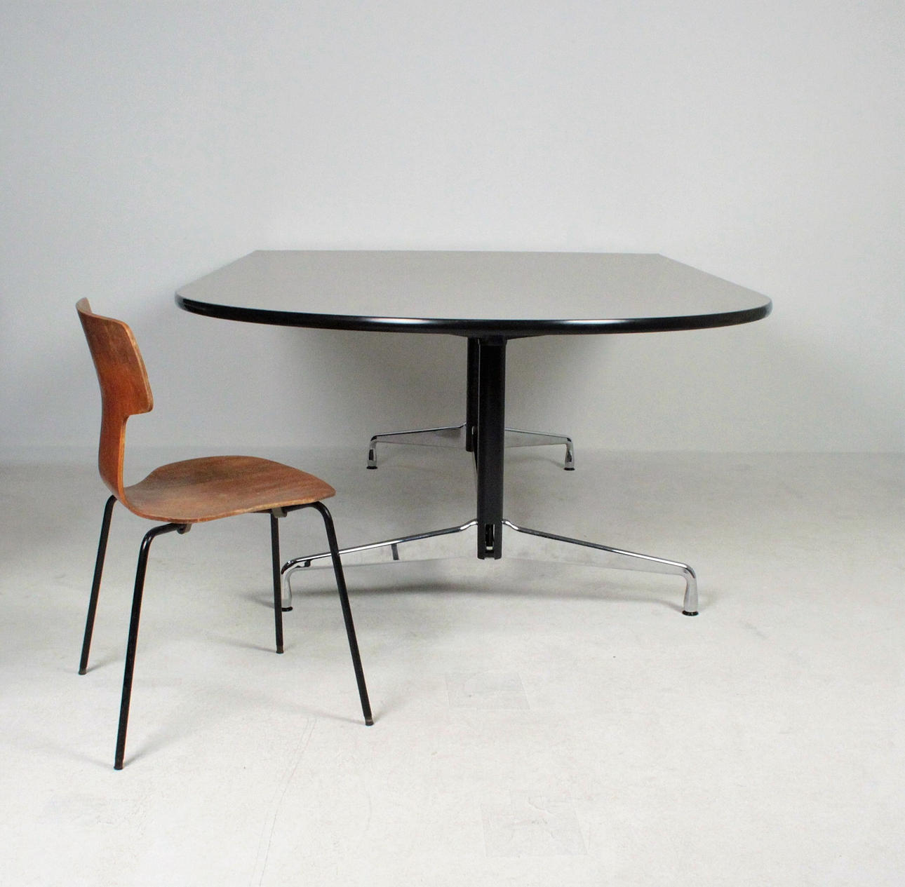 CHARLES UND RAY EAMES. for Vitra, conference table.
