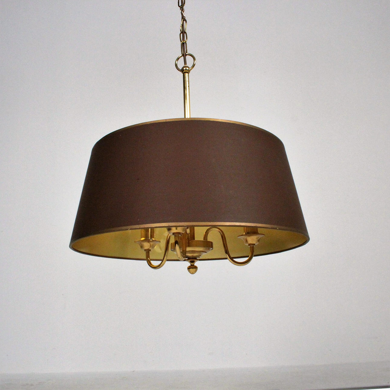 Vereinigte Werkstätten Messingleuchte 'Collection'.