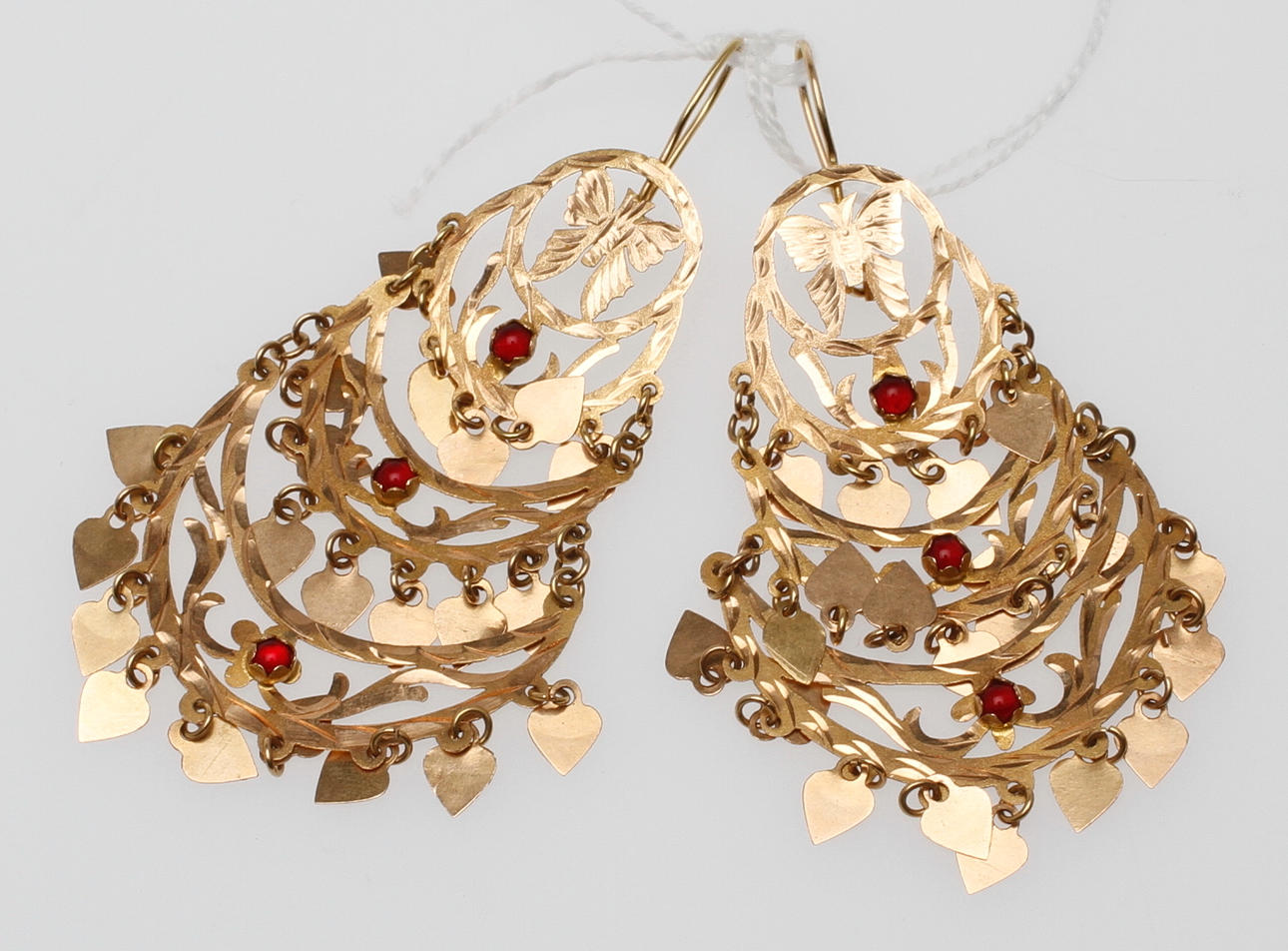 ÖRHÄNGEN, 1 par, låghaltigt guld, röda stenar, vikt ca 12,8 gram.