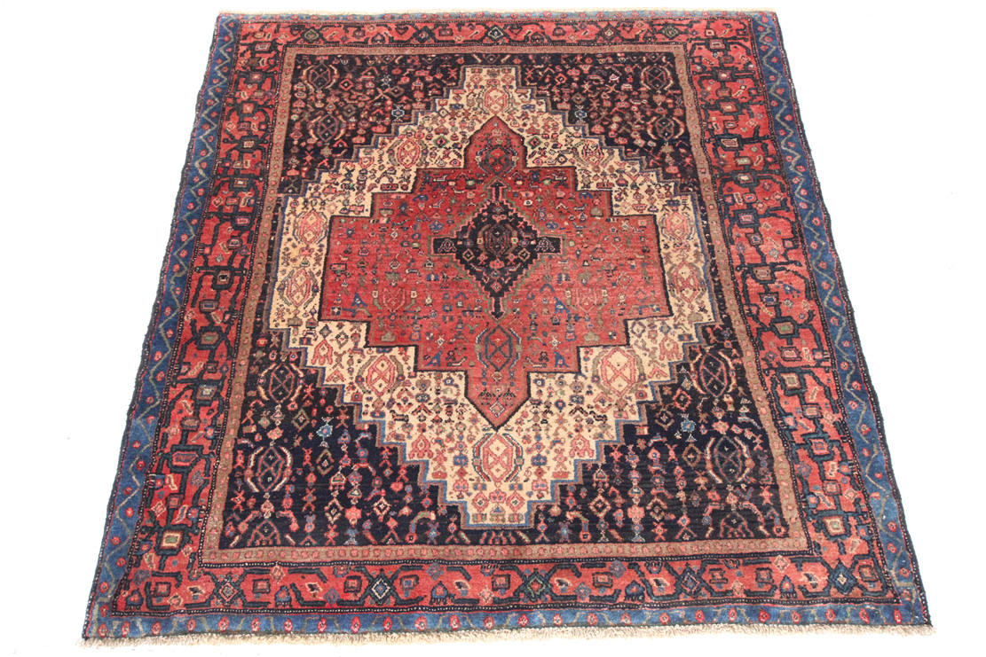 ORIENTALISK MATTA. Old Seneh, 135 x 135 cm.