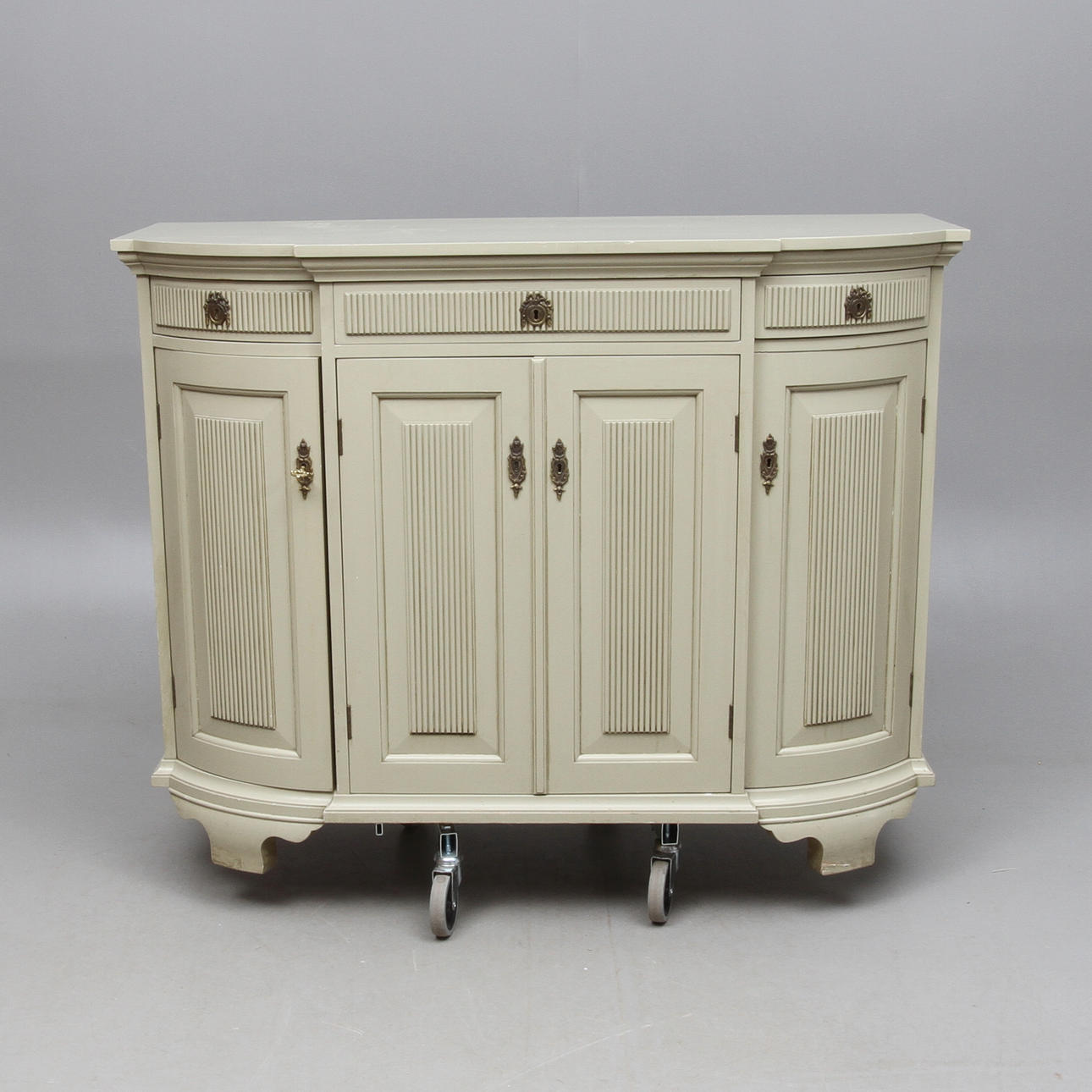 MATSALSSKÄNK, gustaviansk stil, 1900-tal.