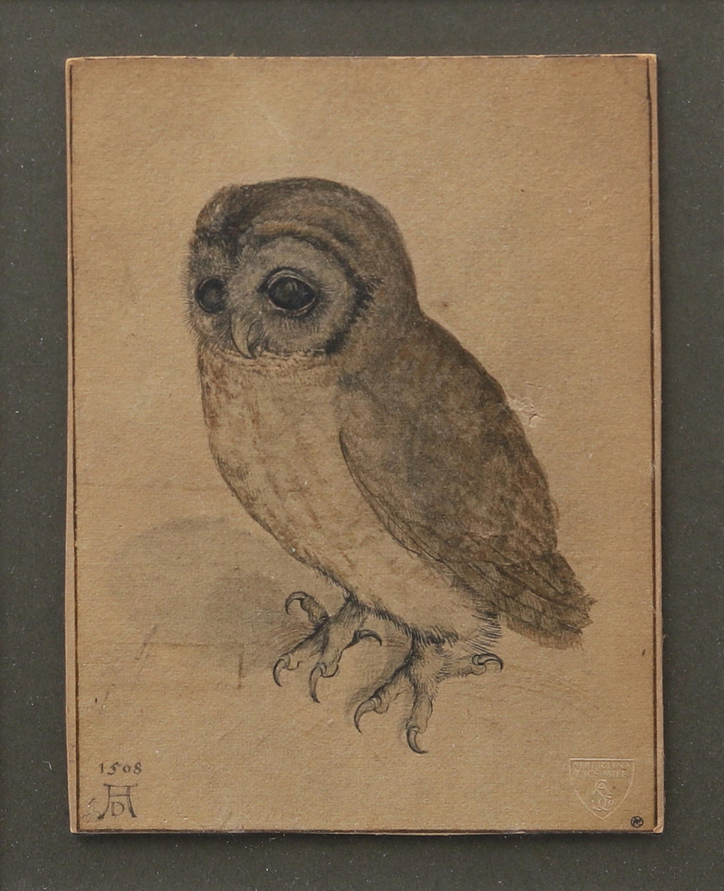 OIDENTIFIERAD KONSTNÄR. Ugle, muligvis en tegning, signeret AD.