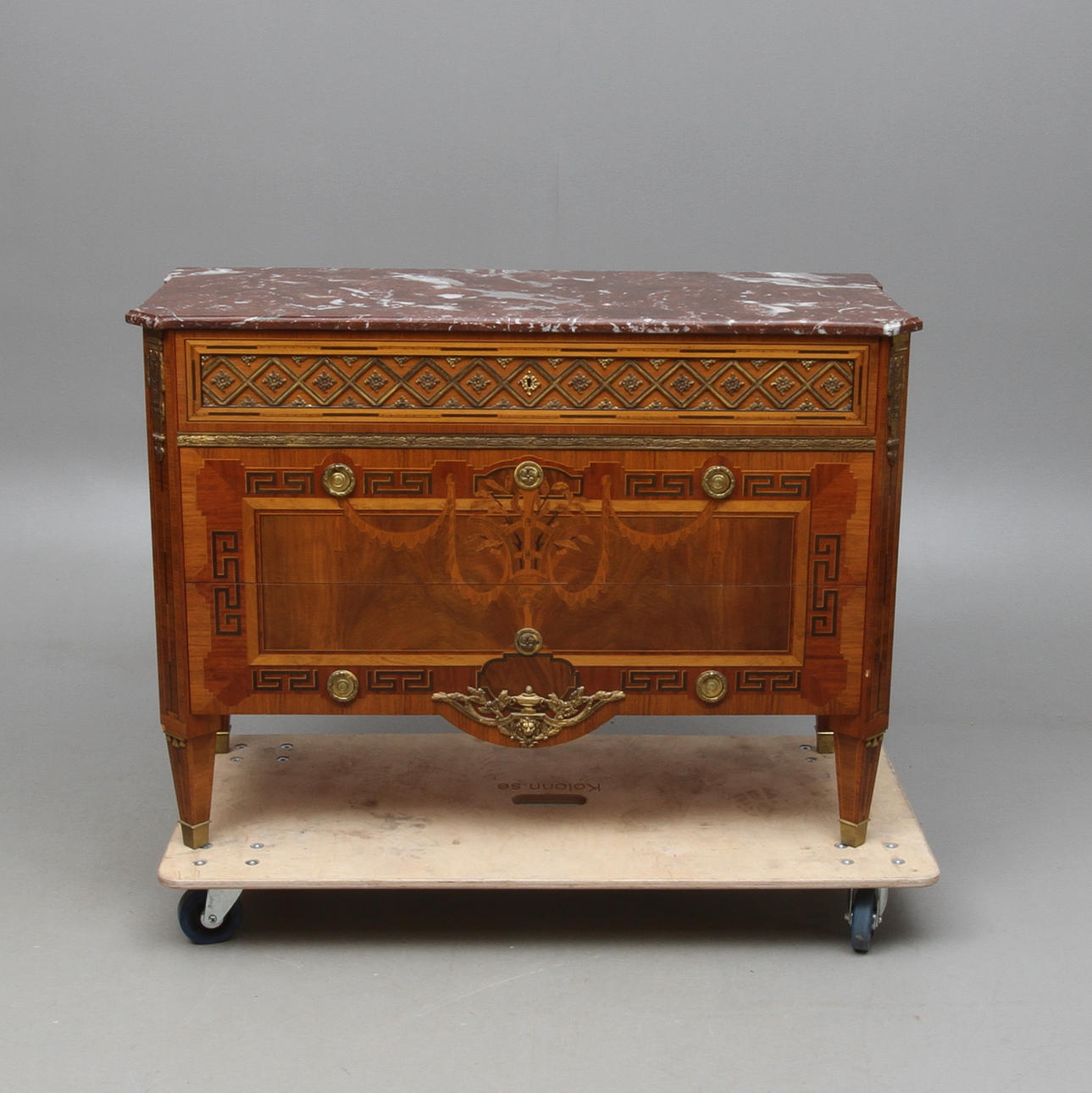 BYRÅ, med stenskiva, gustaviansk stil, 1900-tal.