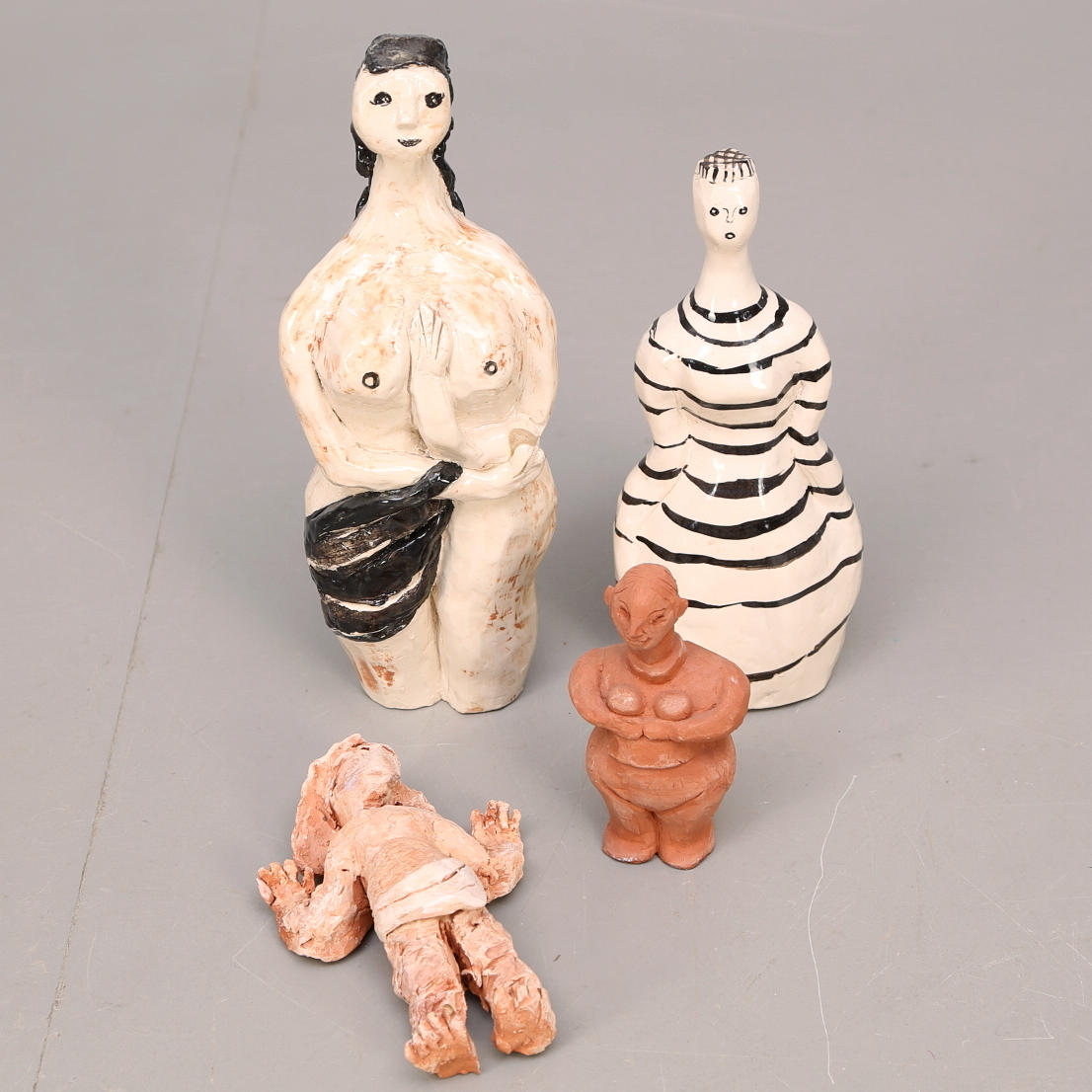 WANJA "NONES" HÅKANSSON. Skulpturer, 4 st, keramik, glaserad och oglaserad, signerade.