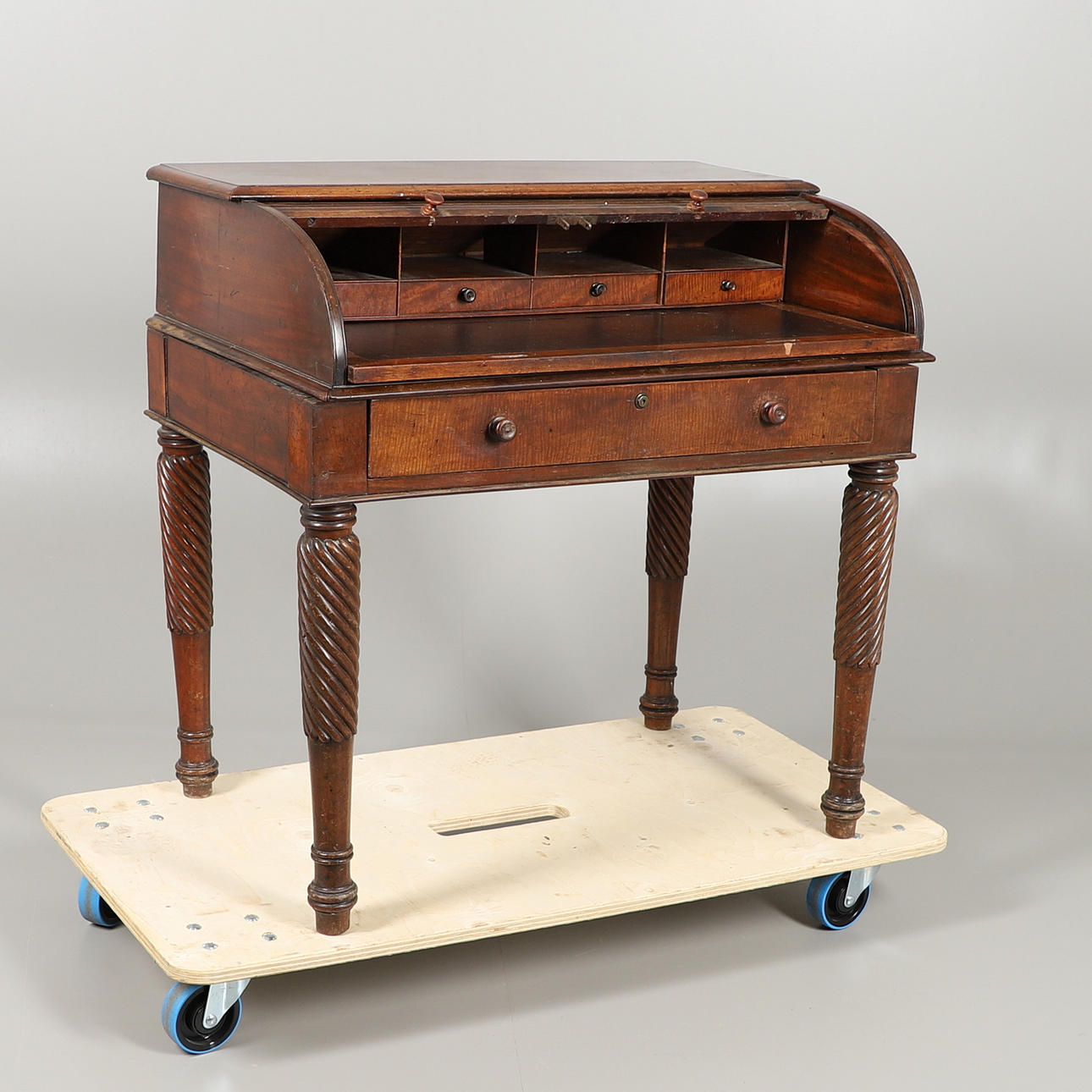 EIN WILLIAM IV MAHAGONI ROLLTOP SCHREIBTISCH.