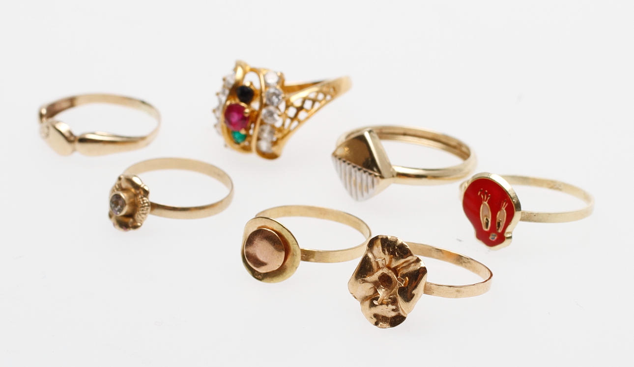 PARTI RINGAR, 14 - 18k guld, tot vikt ca 7,5 gram.