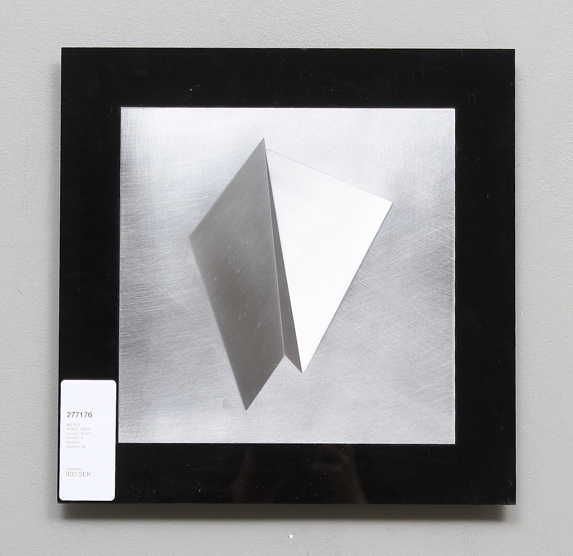 ALEXIUS HUBER. Optiskt koncept. Borstat ädelstål på akrylglas, signerad.