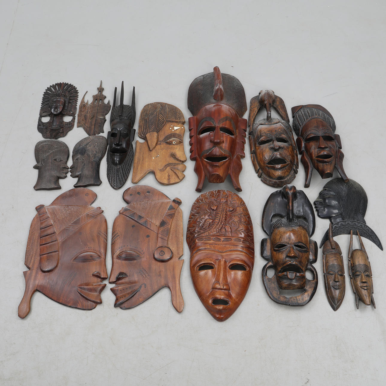 MASKEN, 16 Stück, orientalisch / afrikanisch.