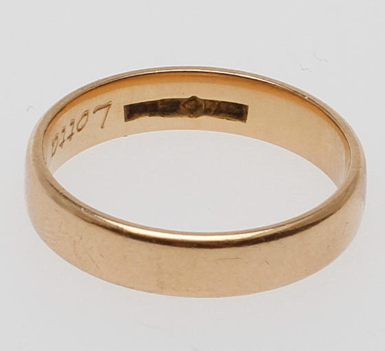 RING, 18k guld, vikt 7 gram.