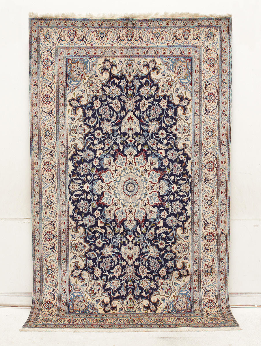 MATTA, Persisk, Nain med silkesinslag, 260 x 156 cm.