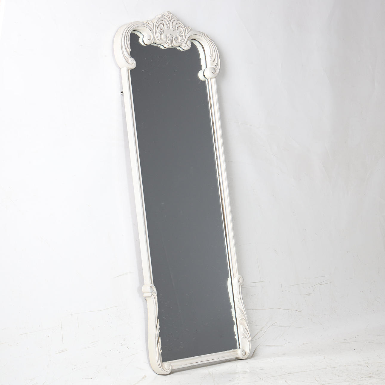 ESPEJO, estilo Rococó, pintado de blanco, siglo XX.