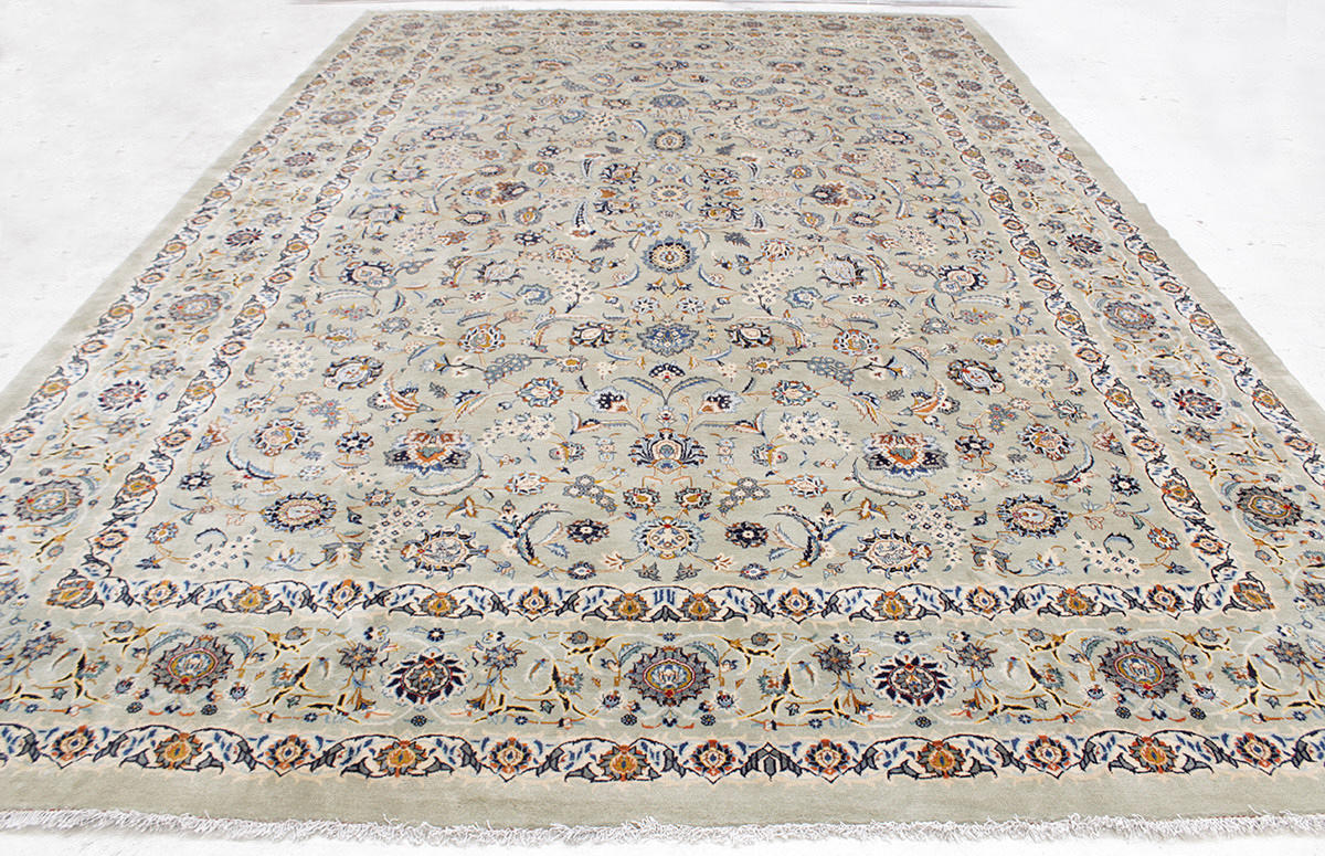 MATTA, Persisk, ljusgrön Keshan, 515 x 330 cm.