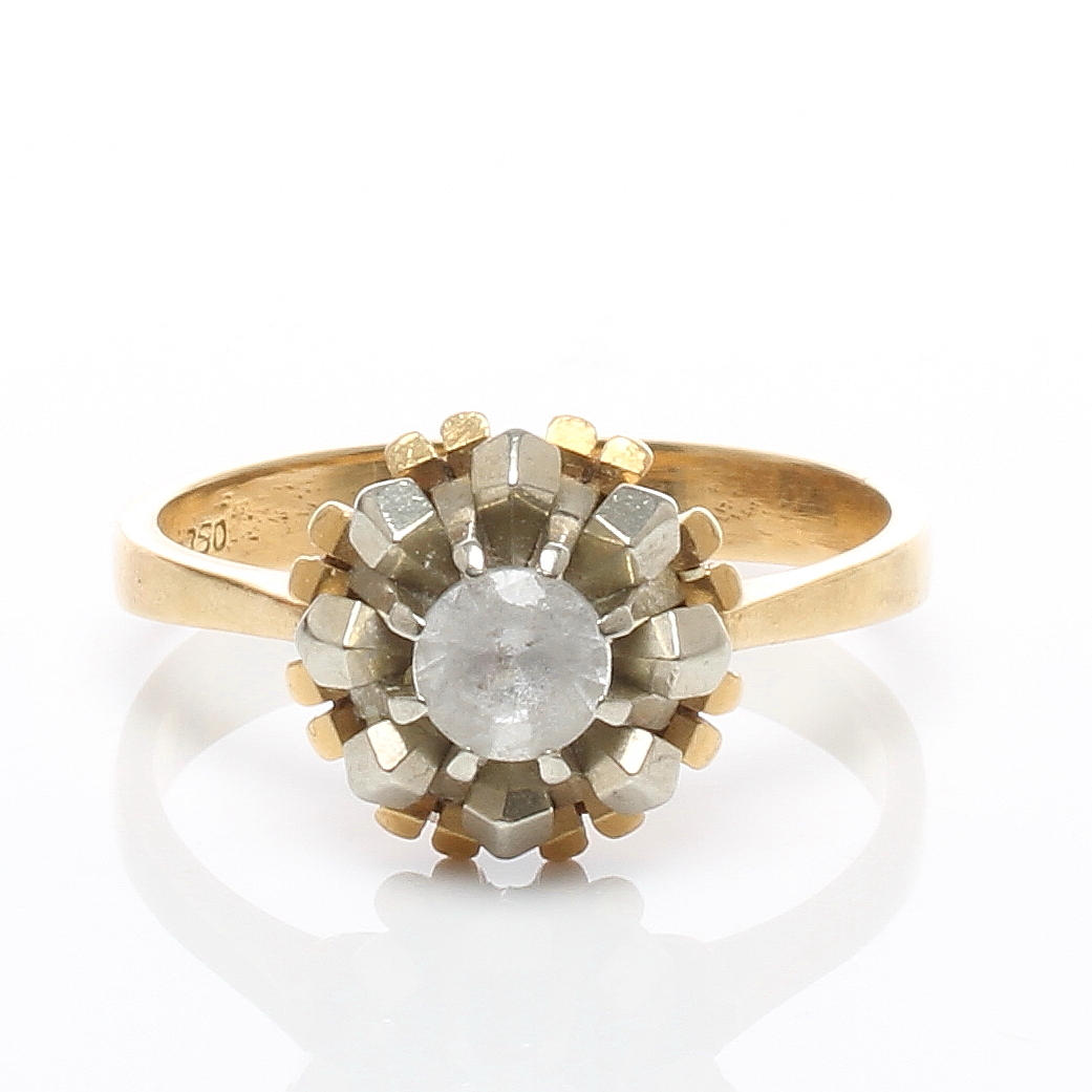 RING, 18k guld med vit sten, 1900-tal.