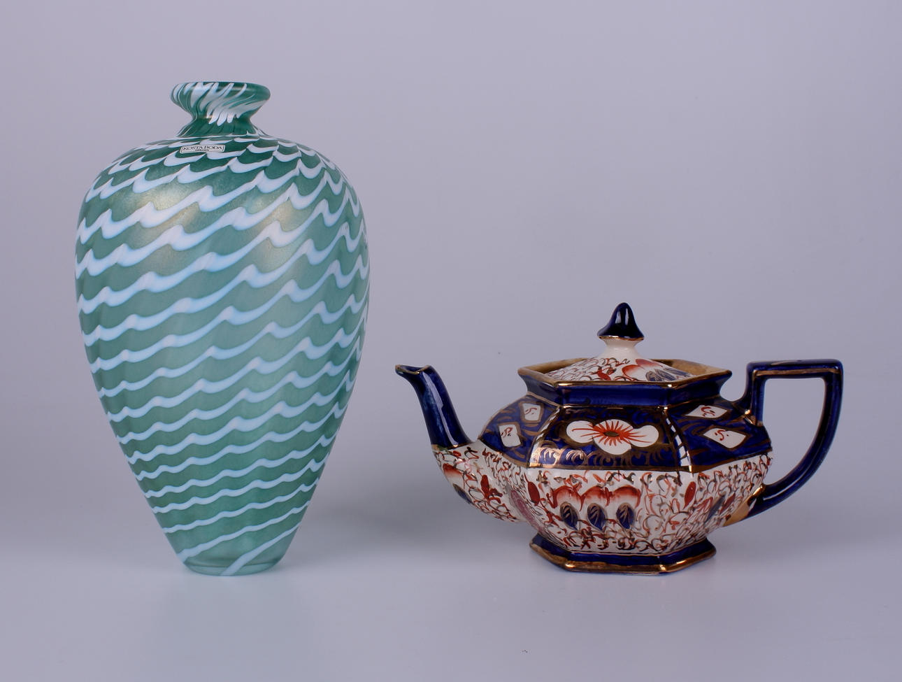 VAS, glas, Bertil Vallien, Kosta Boda, + TEKANNA, porslin.