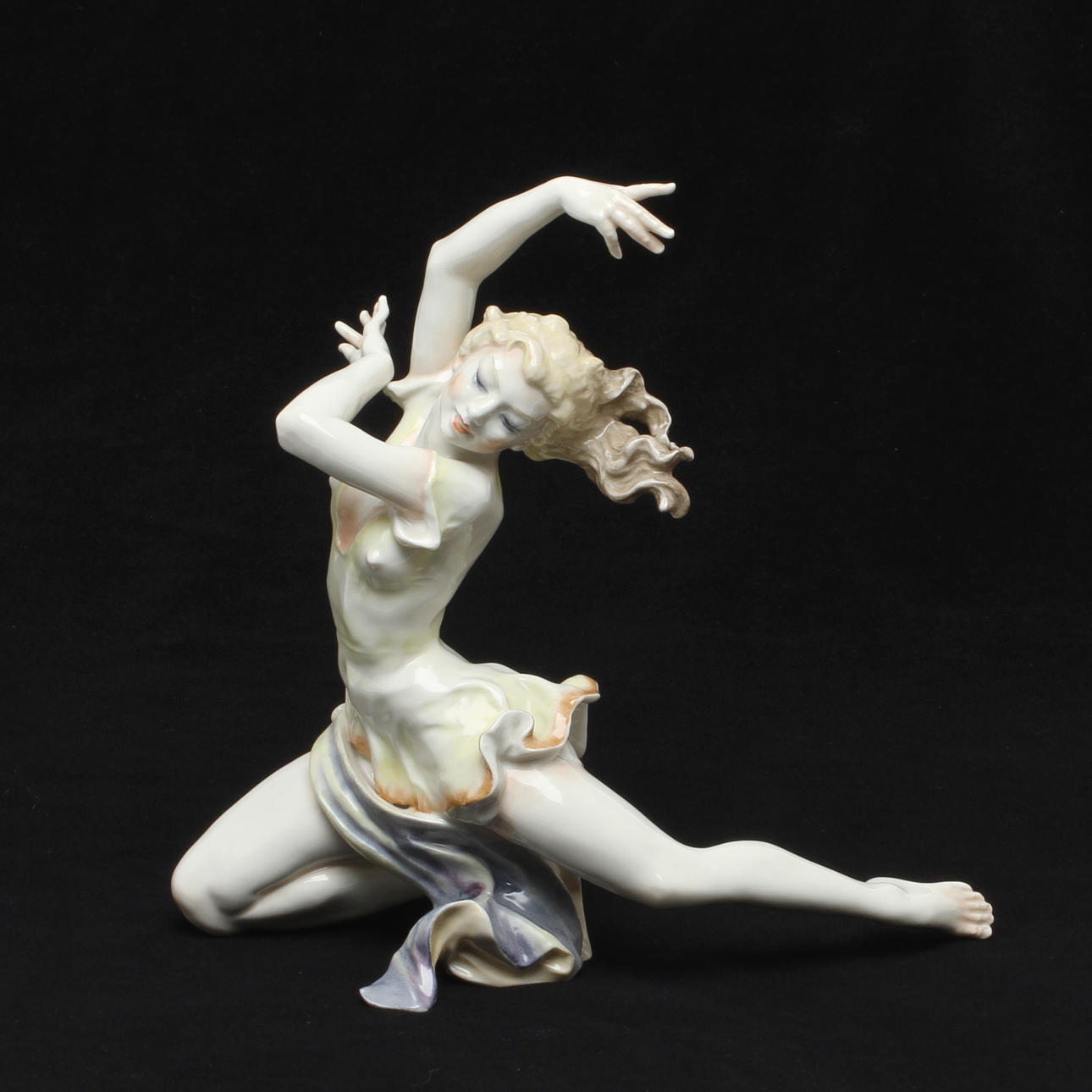 FIGURIN, porslin, "Finale", Karl Tutter, Hutschenreuther, 1900-tal.