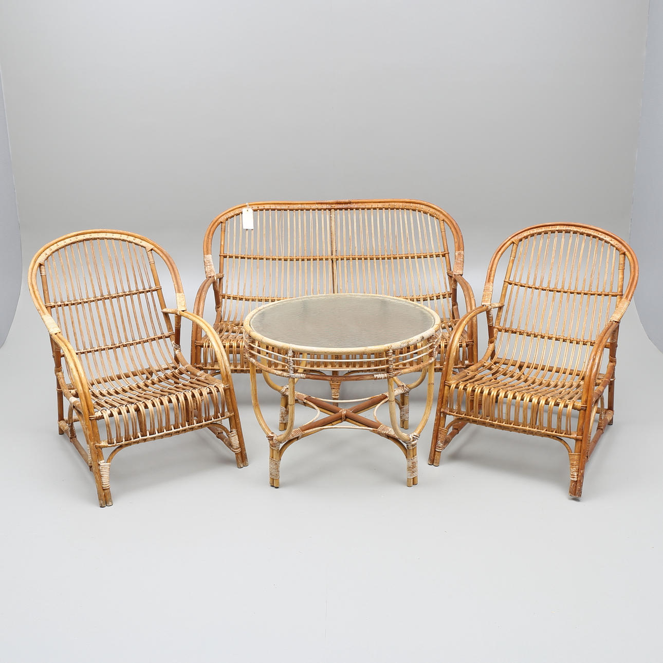 ROTTINGMÖBEL, 4 delar, 1900-tal.