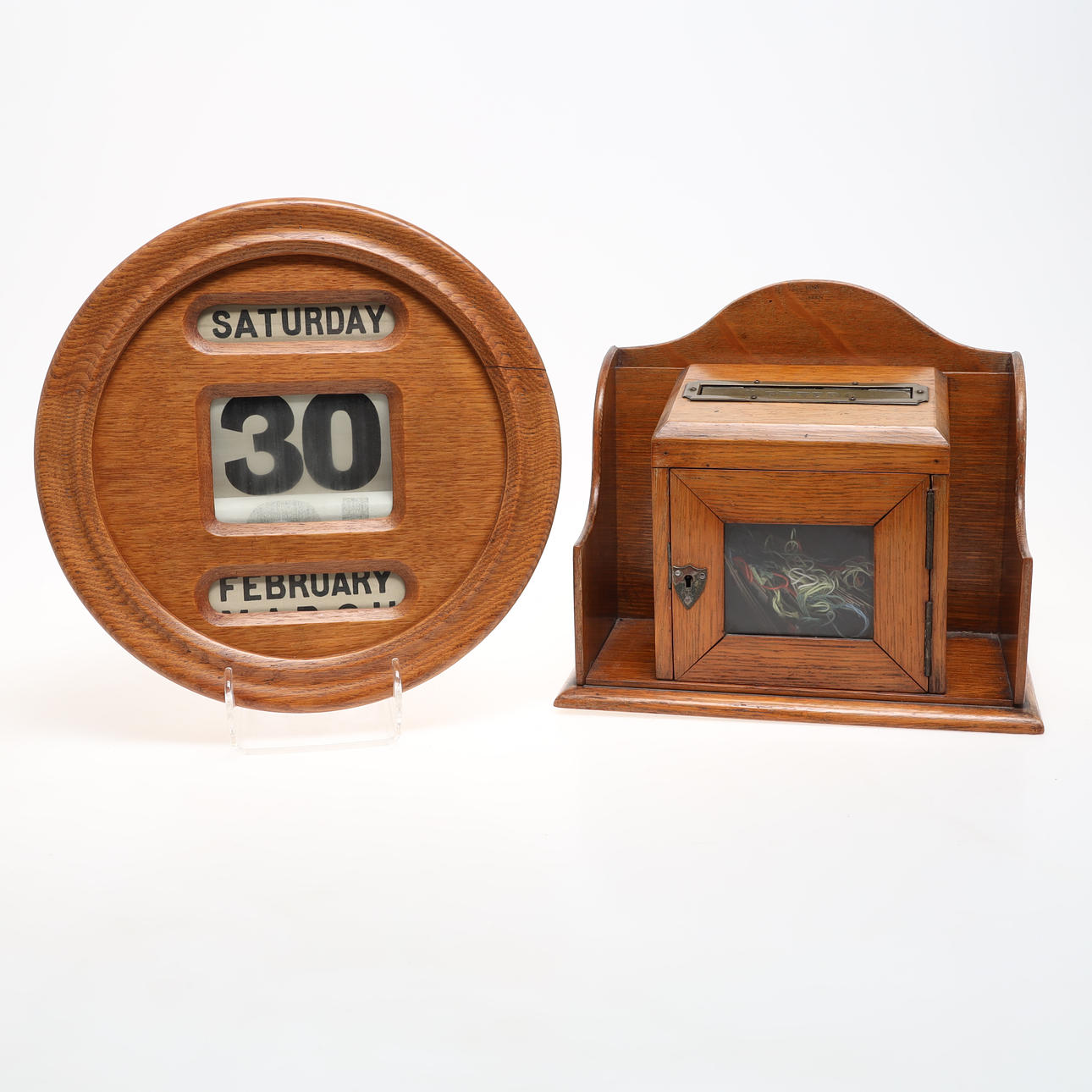 BREVSTÄLL SAMT VÄGGALMENACKA, ek, 1900-tal.