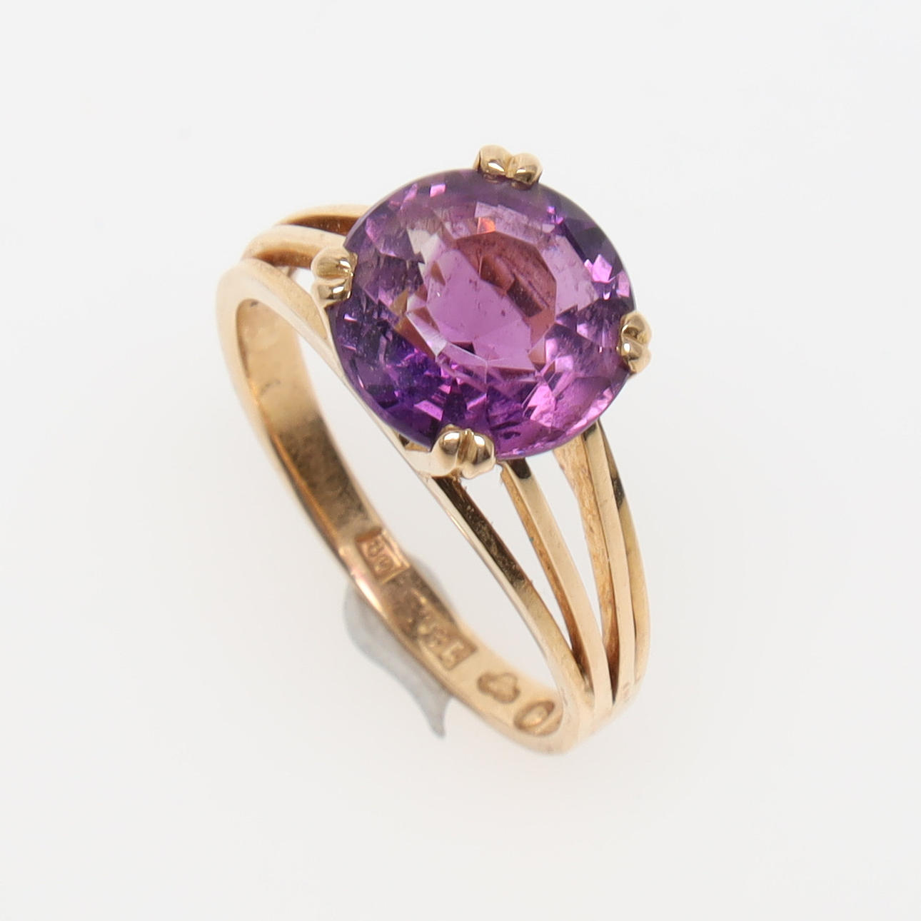 ANILLO, en oro de 18K.