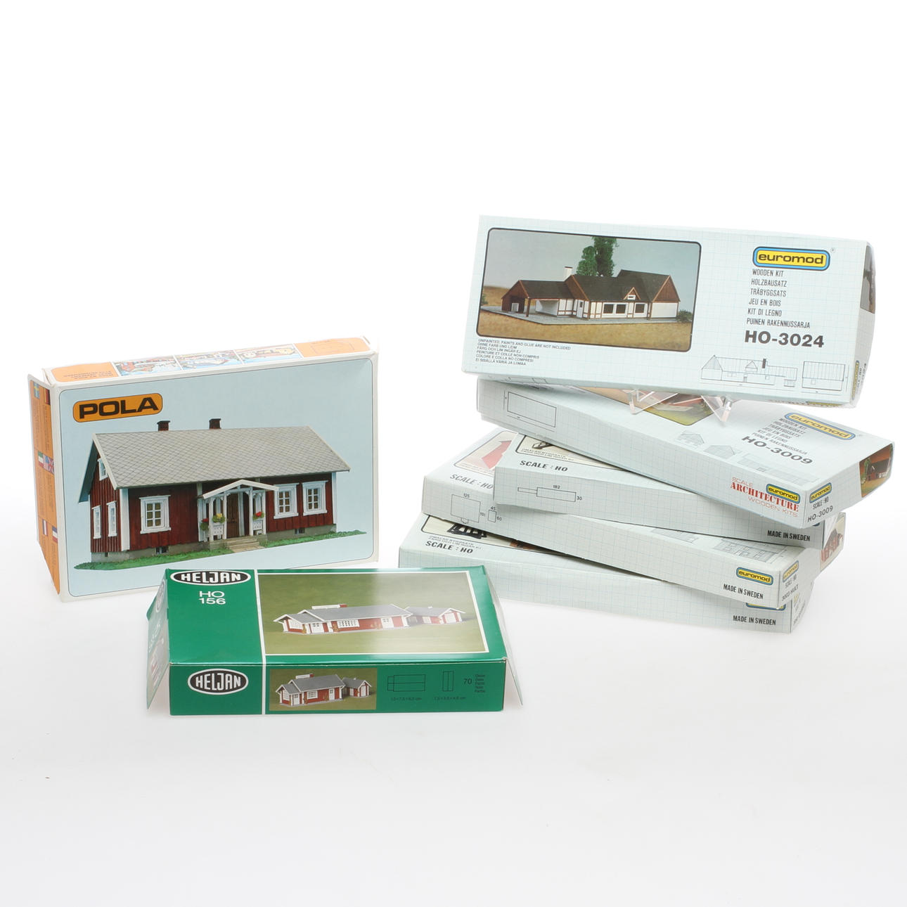 MODELLTÅG byggsatser svenskliknande hus, Euromod, Pola och Heljan. Originakartonger.