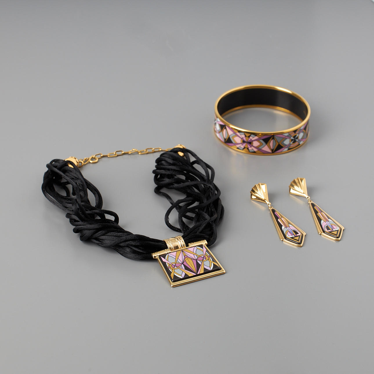 MICHAELA FREY, SMYKKER, gult metal.