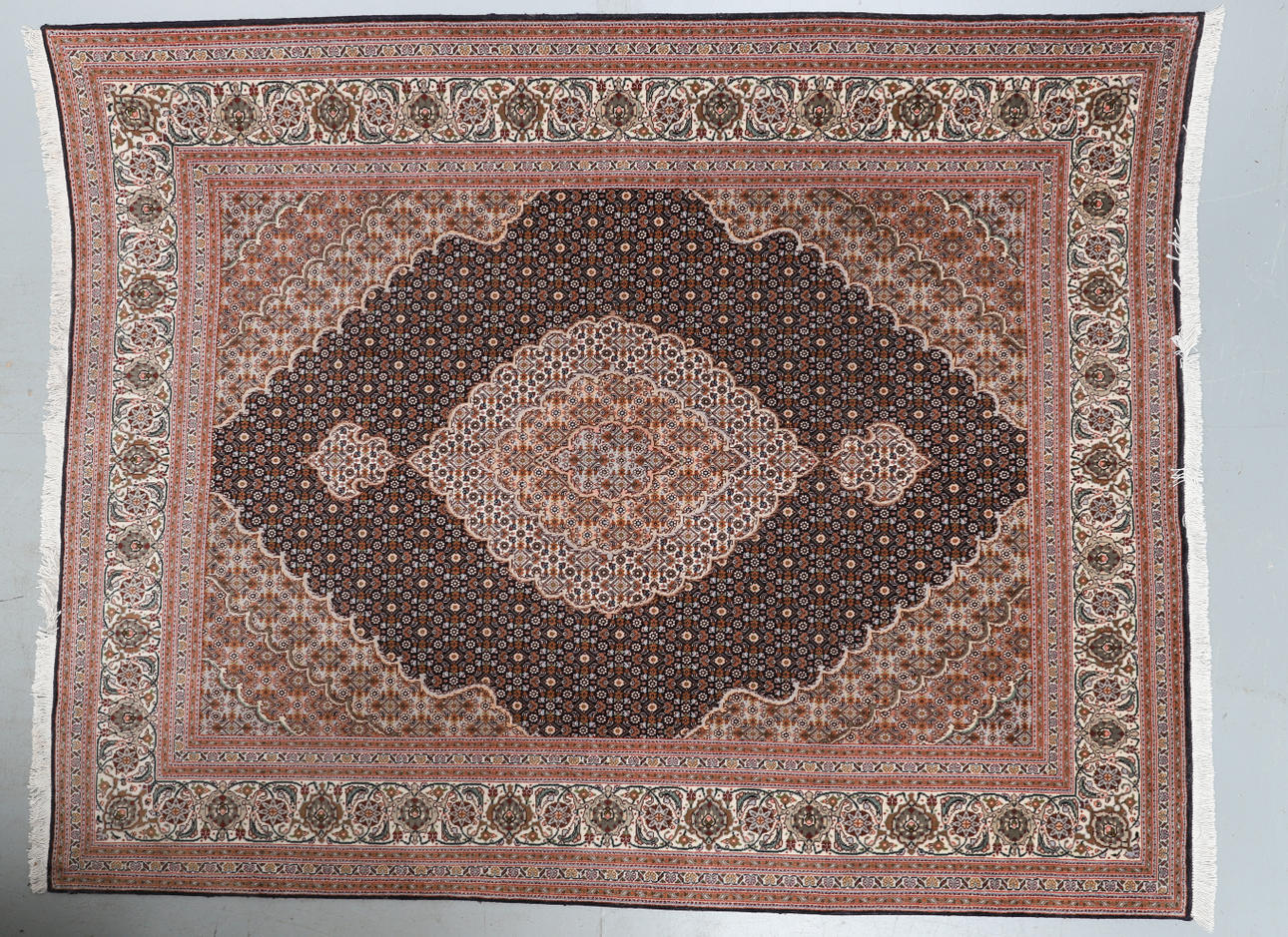 EIN PERSISCHER TABRIZ-TEPPICH.