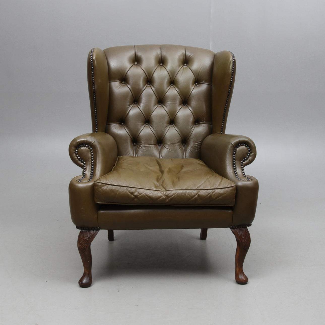 ÖRONLAPPSFÅTÖLJ, skinn, 1900-tal.