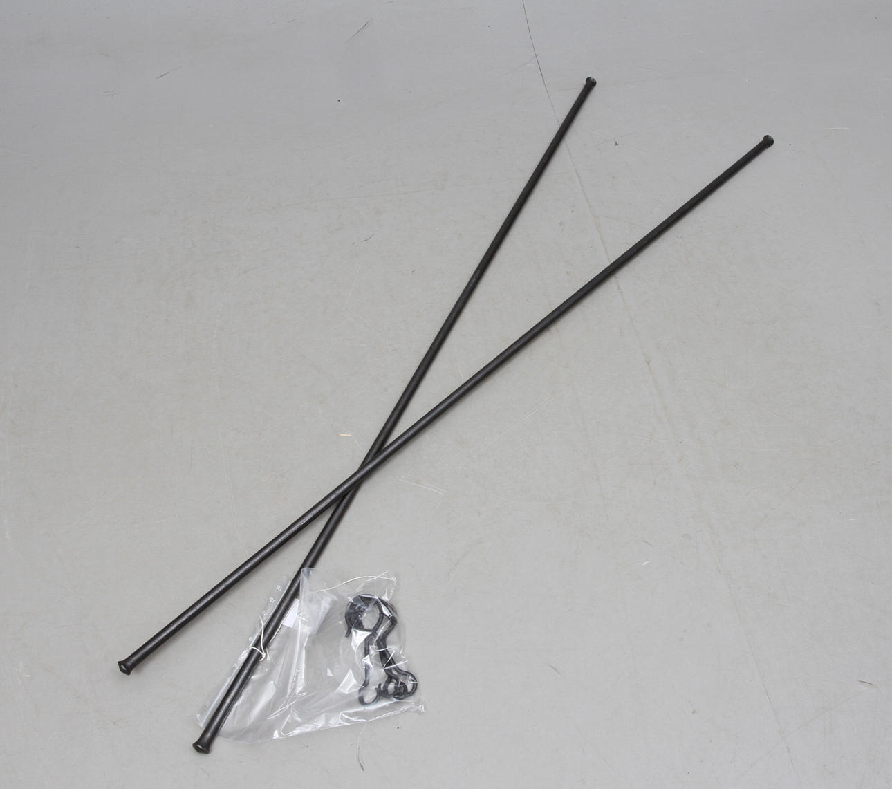 BRÖDSTÄNGER, 2 st, smide, enligt uppgift från Wira bruk, 1900-tal.