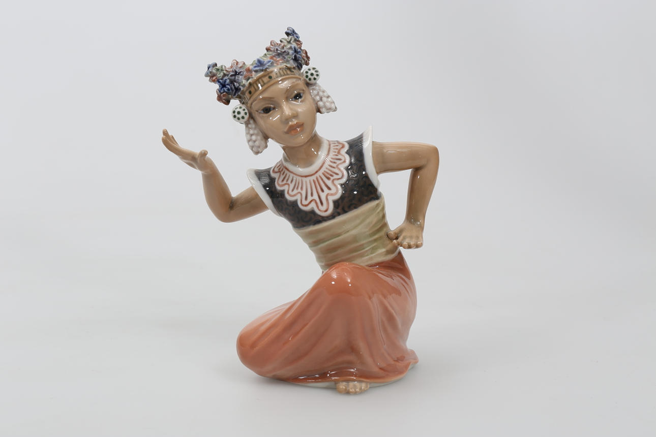 FIGURIN, porslin, Dansande Balinesiska, Dahl Jensen, nummer 1323, Danmark.