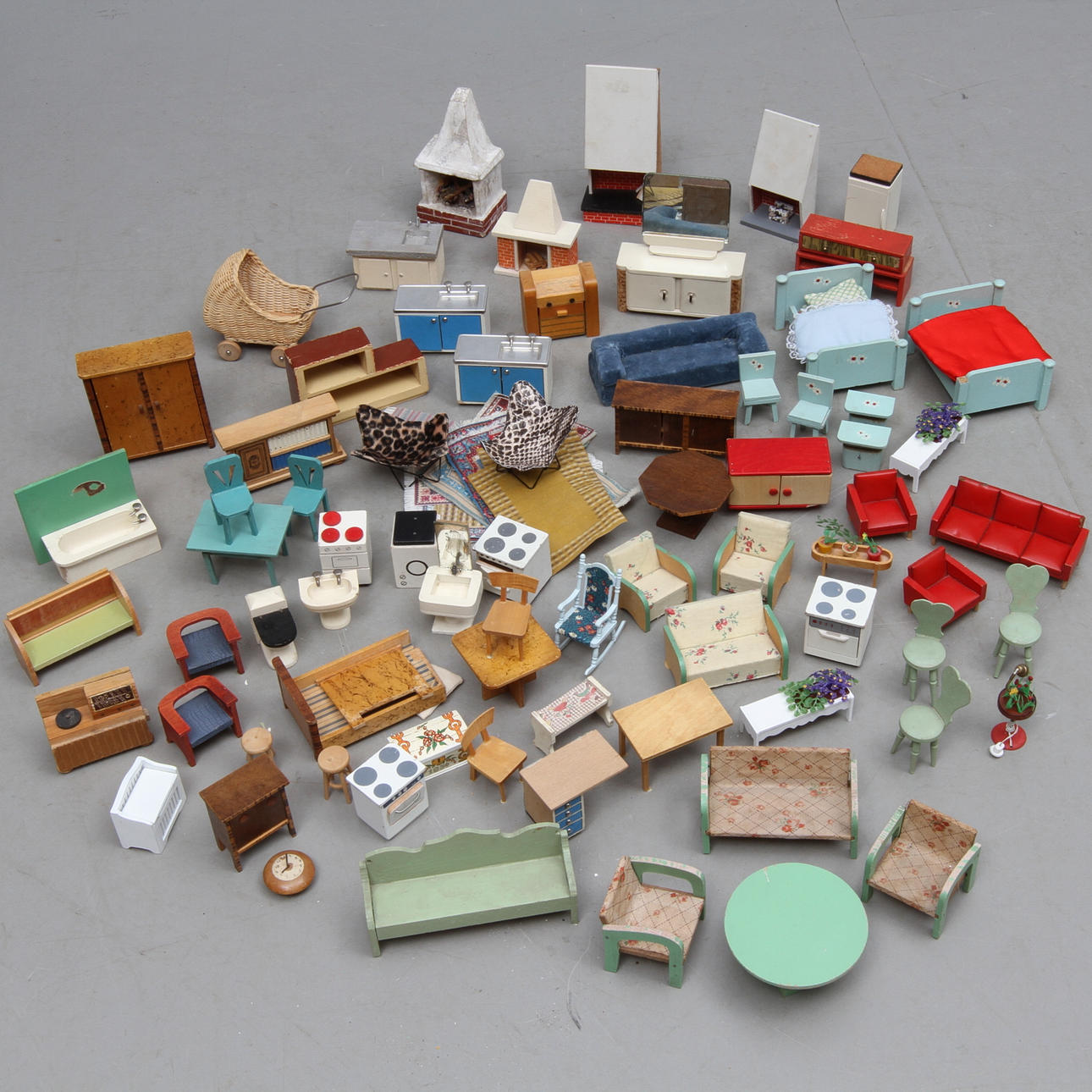 DOCKSKÅPSMÖBLER med mera, 1900/2000-tal (1).