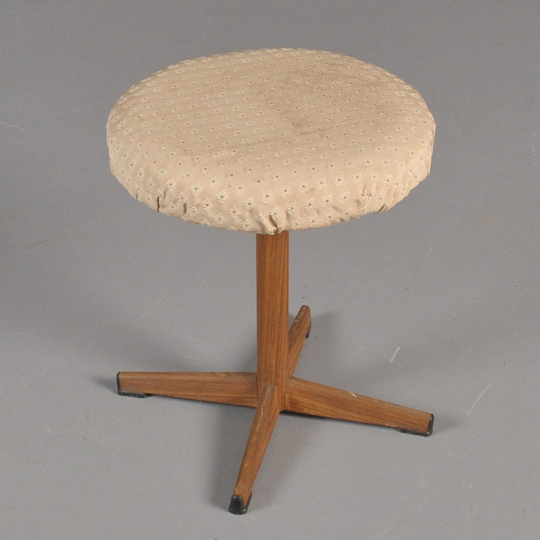 STOOL. spinable, 60s-70s.