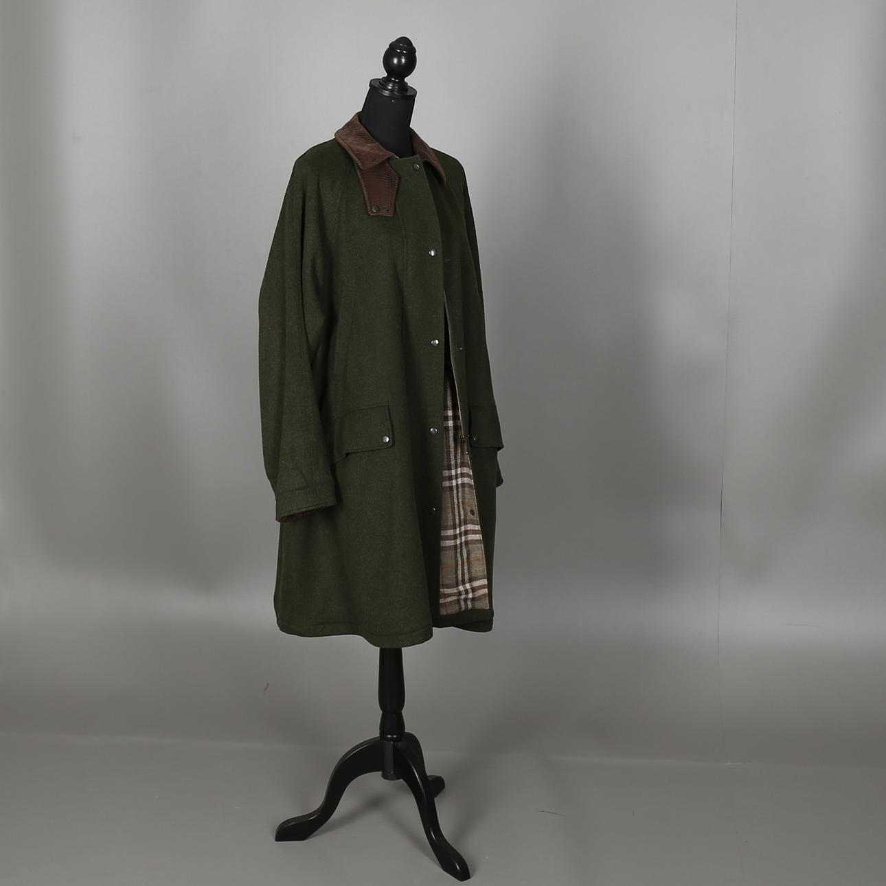 DAMROCK i ull och alpacka, storlek 42/44, Burberrys, London.