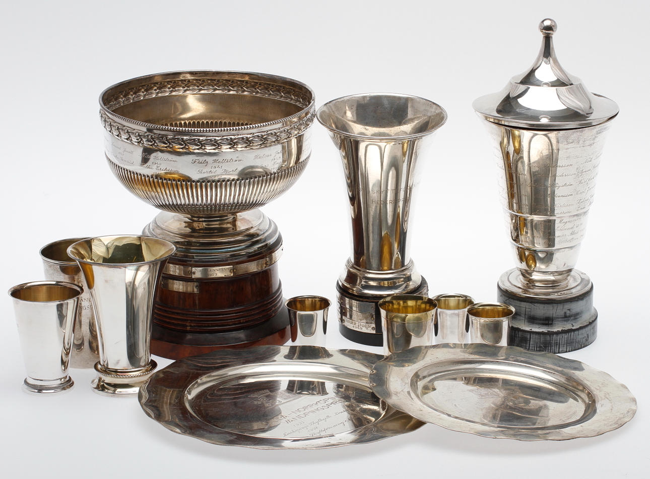 SILVERFÖREMÅL, 12 delar, vikt i silver ca 2182,8 gram.