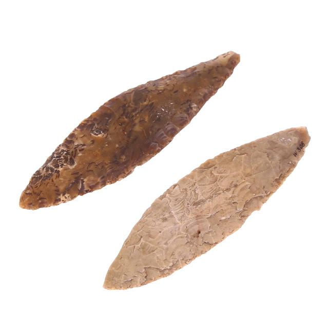 FLINTDOLKAR 2 st, neolitiska, 3800-1800 f K.