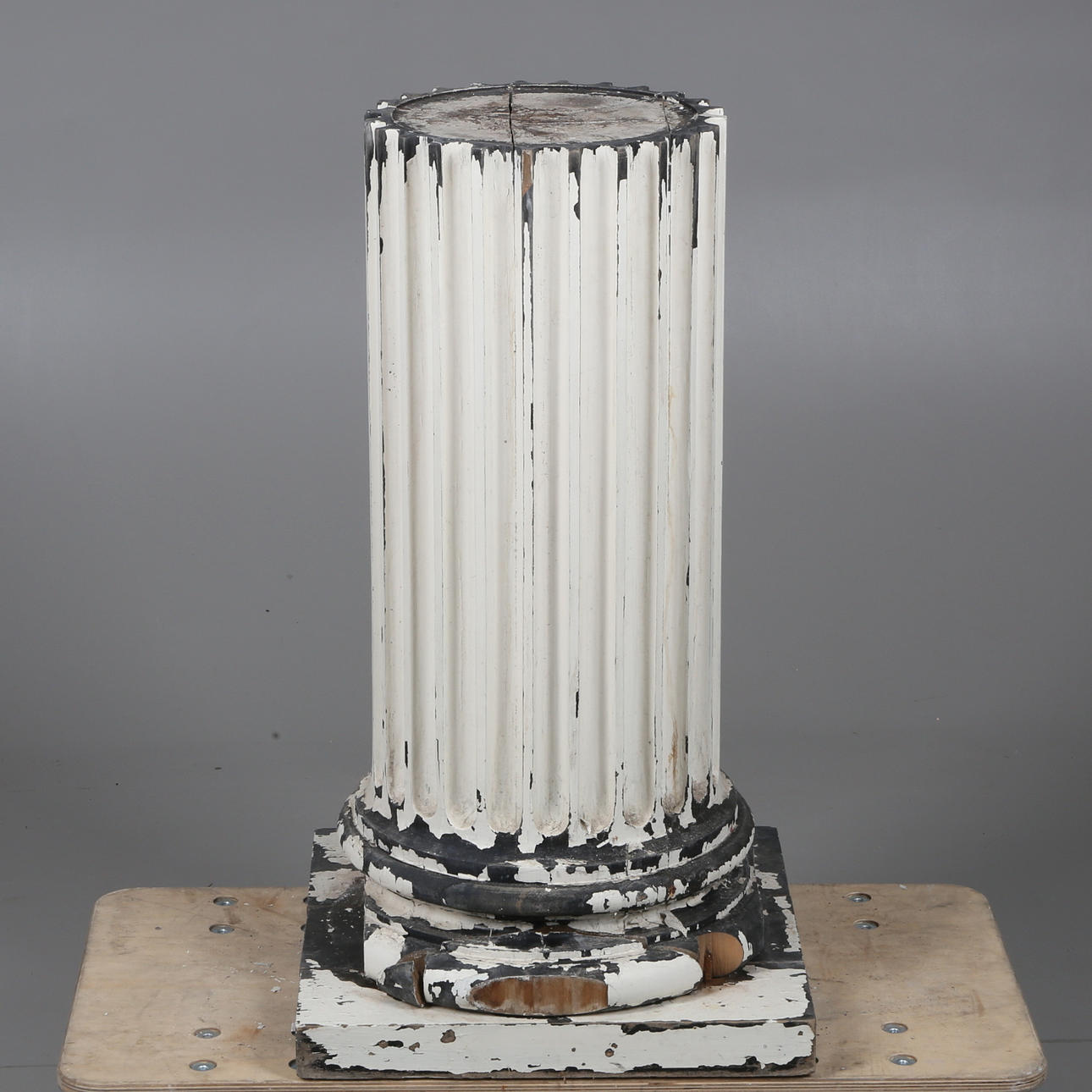 PIEDESTAL, i form av kolonn, trä, 1700-tal.