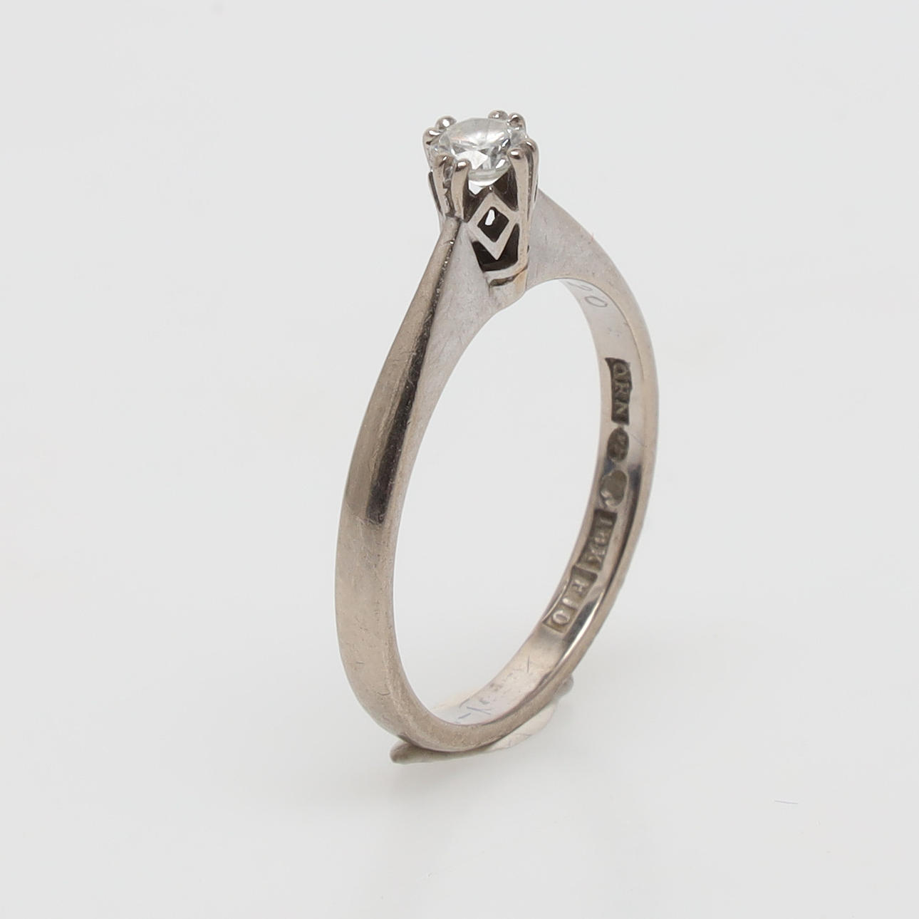 RING aus 18 Karat Weißgold.