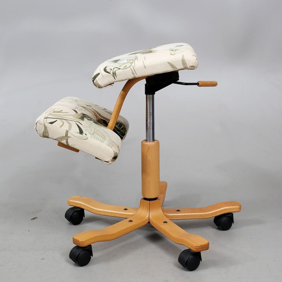 SILLA STOKE, libro con tapizado textil.