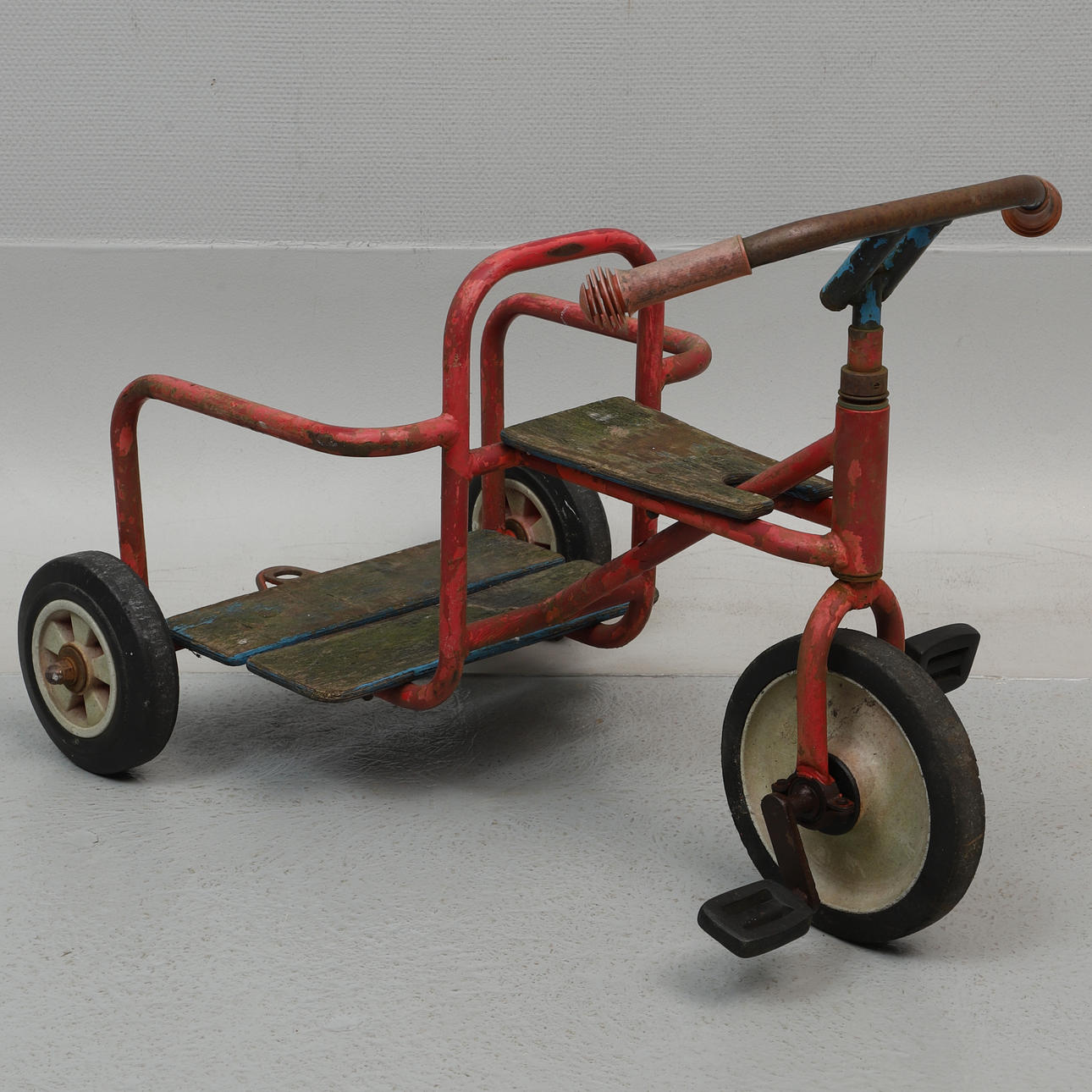 TRAMPCYKEL/TREHJULING med flak, för barn, metall & trä.