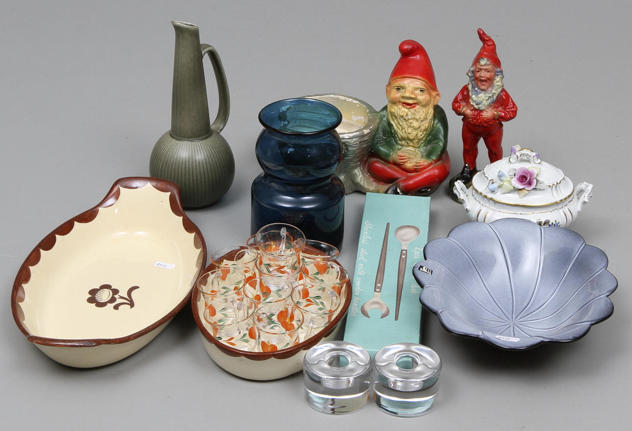 GLAS OCH KERAMIK mm bl.a. Bertil Vallien, Orrefors, Rörstrand, "Pyro" Gustavsberg.